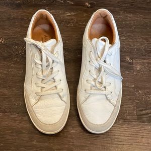 Women’s 8.5 white sneaker